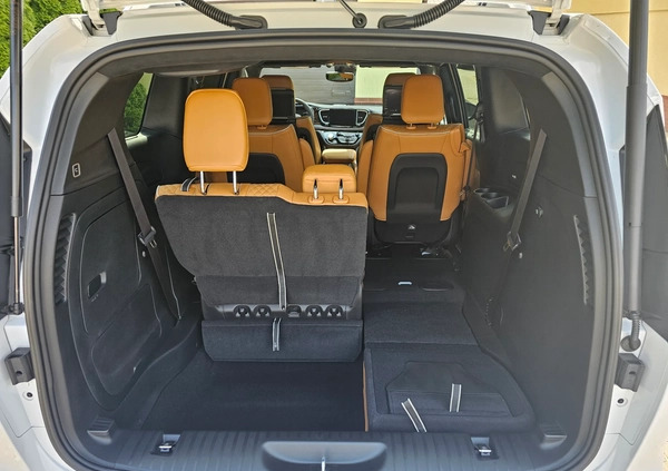 Chrysler Pacifica cena 352887 przebieg: 107, rok produkcji 2023 z Biecz małe 667